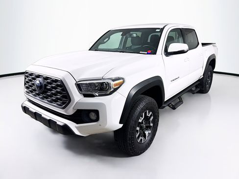 Used 2022 Toyota Tacoma TRD Off-Road w/ Technology Package image 4