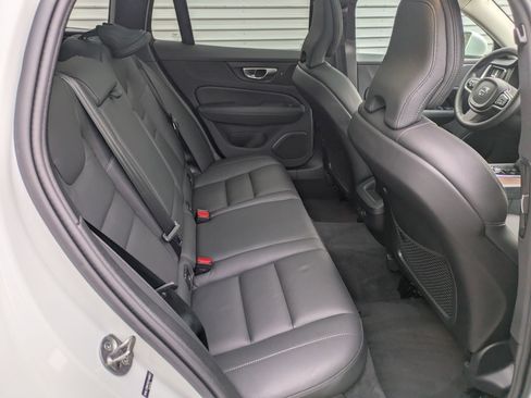 Certified 2025 Volvo V60 B5 Cross Country Plus image 32
