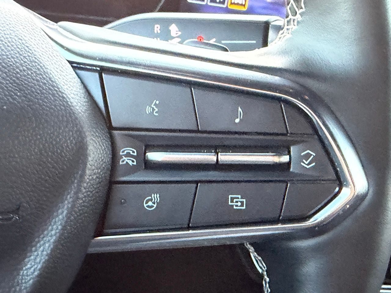 Used 2025 Chevrolet Traverse LT FWD image 19
