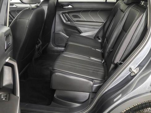 Used 2024 Volkswagen Tiguan SE image 33