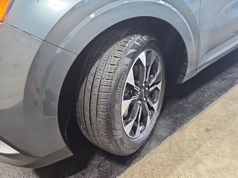 Used 2024 Kia Carnival EX FWD image 33