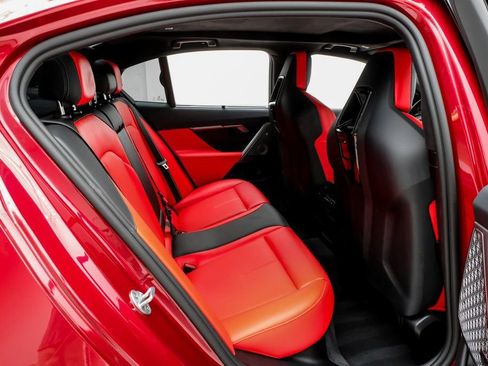 Used 2025 BMW M5 w/ Carbon Package image 30