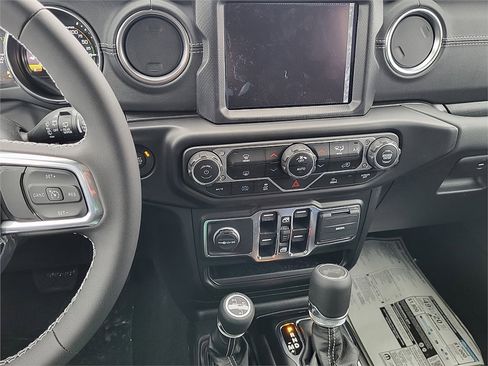 Used 2023 Jeep Wrangler Sahara image 17