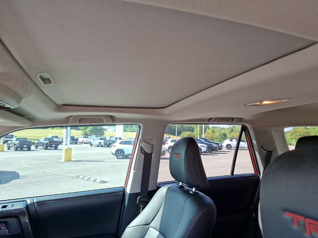 Used 2021 Toyota 4Runner Venture w/ Moonroof Package AWD/4WD image 14