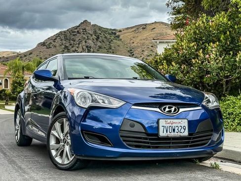 Used 2016 Hyundai Veloster FWD image 1