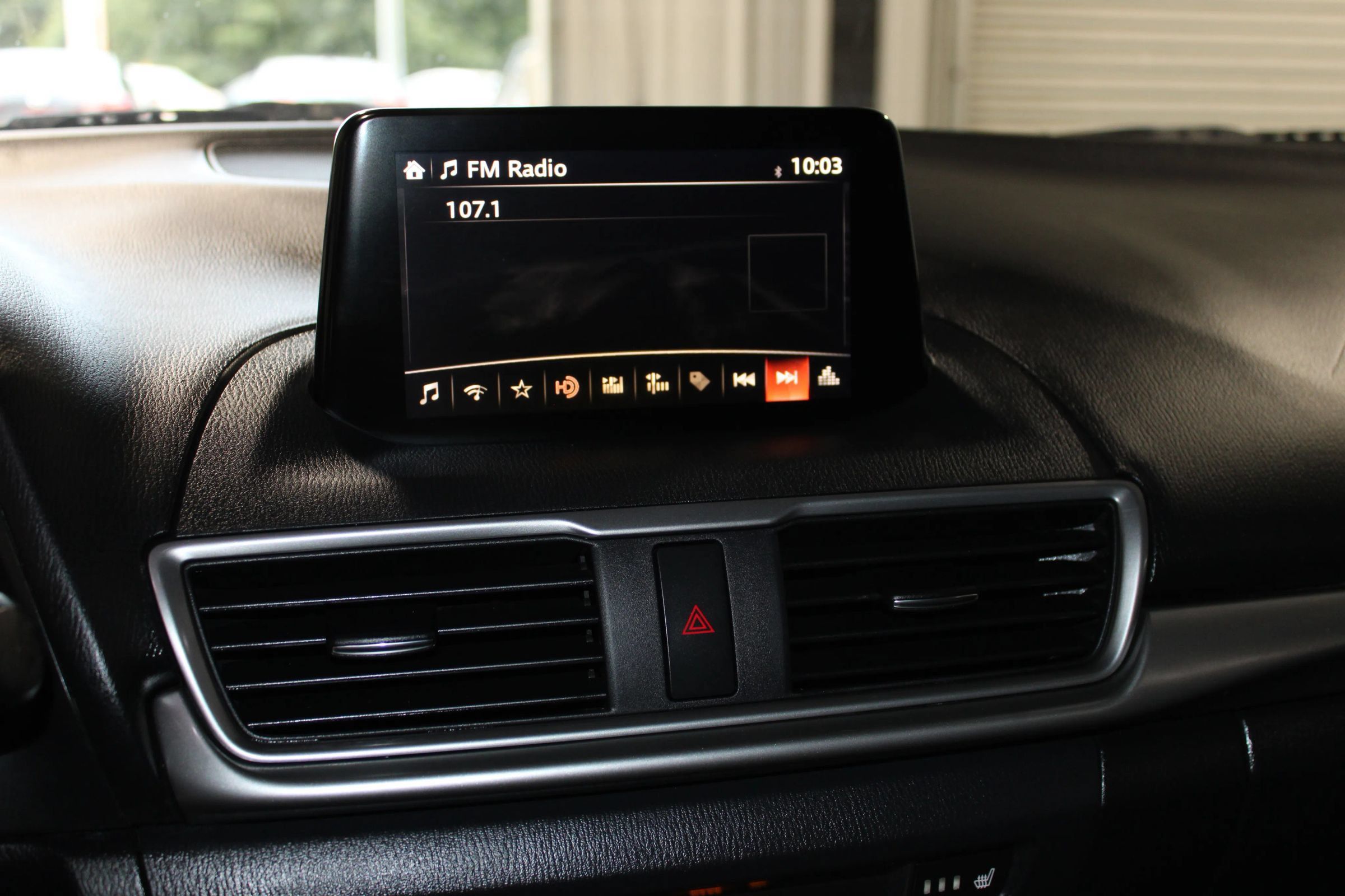 Used 2018 MAZDA MAZDA3 Touring FWD image 17