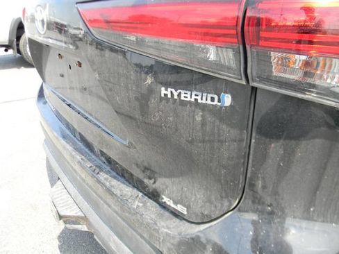 Used 2021 Toyota Highlander XLE AWD/4WD image 7