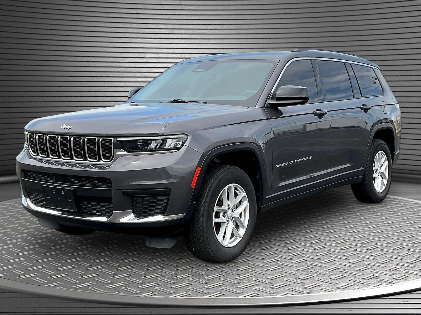 Used 2023 Jeep Grand Cherokee L Laredo AWD/4WD image 3