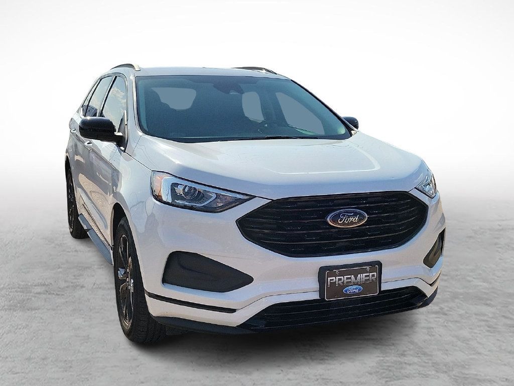 Used 2022 Ford Edge SE w/ Black Appearance Package AWD/4WD image 2