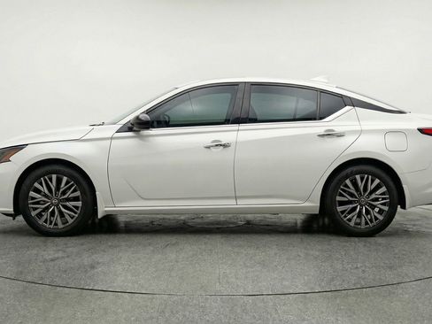 Used 2025 Nissan Altima 2.5 SV image 5