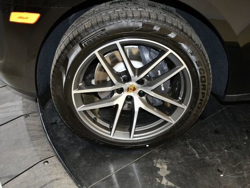 New 2026 Porsche Macan AWD/4WD image 15