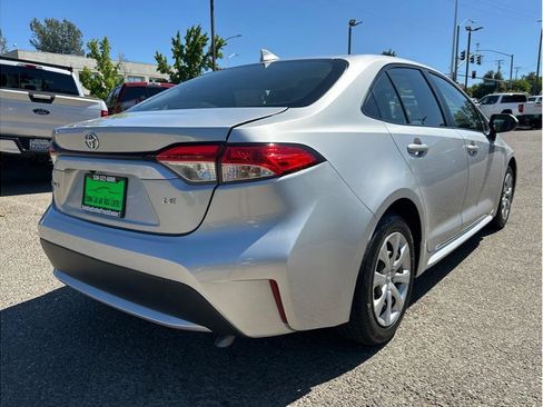 Used 2021 Toyota Corolla LE w/ Carpet Mat Package (TMS) FWD image 8