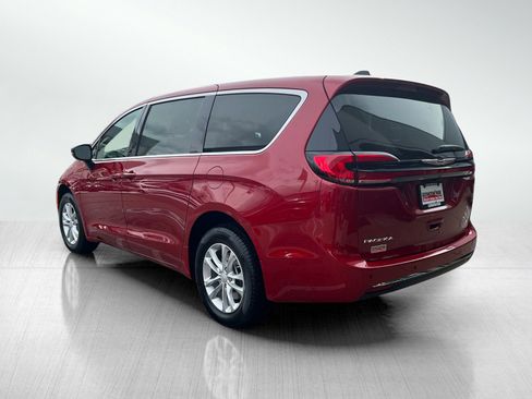 New 2026 Chrysler Pacifica Select image 8
