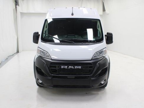 Used 2025 RAM ProMaster 2500 w/ Convenience Group image 24