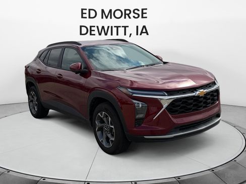 Used 2025 Chevrolet Trax LT w/ LT Convenience Package FWD image 7