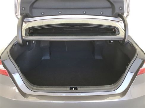 Used 2020 Toyota Camry XLE image 10