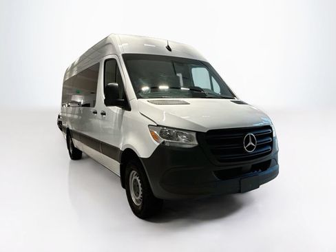 Used 2025 Mercedes-Benz Sprinter 2500 image 7