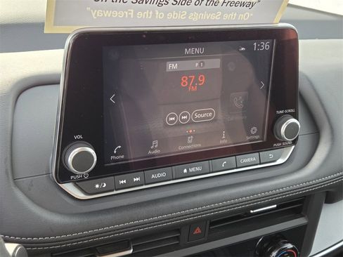 Used 2024 Nissan Rogue SV image 14