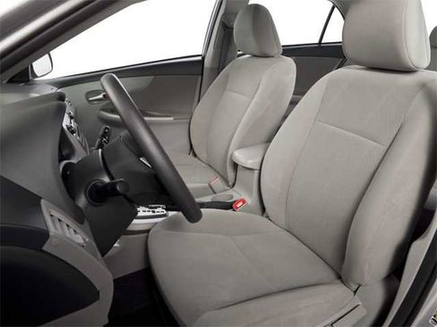 Used 2013 Toyota Corolla LE FWD image 6