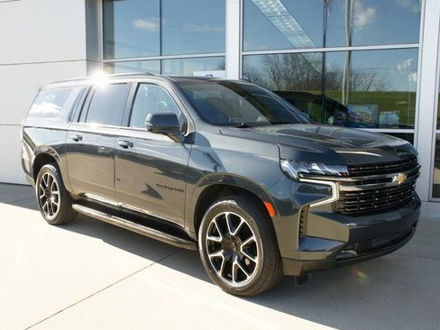 Used 2022 Chevrolet Suburban RST w/ Sport Performance Package image 7