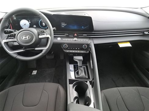 New 2024 Hyundai Elantra SEL w/ Convenience Package image 9