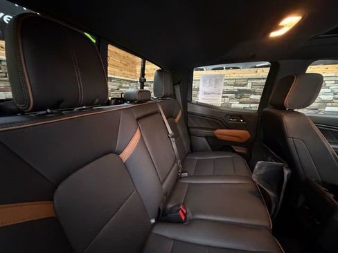 Used 2023 GMC Canyon AT4 w/ AT4 Premium Package image 34