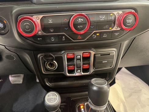 Used 2020 Jeep Gladiator Overland AWD/4WD image 20