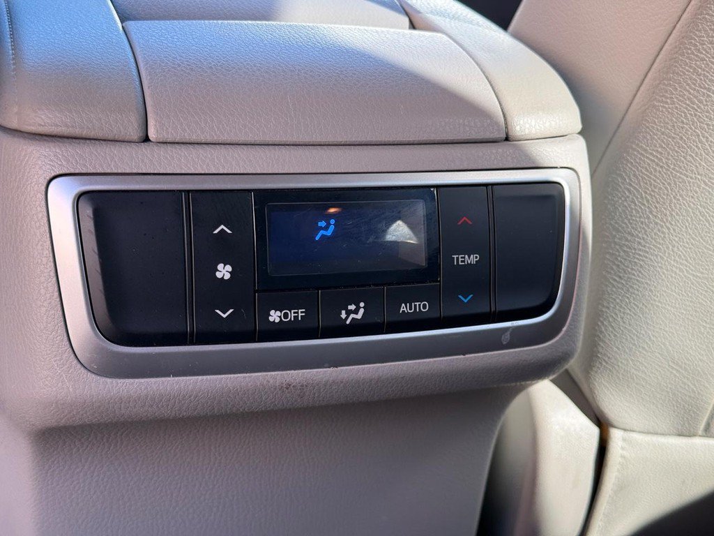 Used 2015 Toyota Highlander Plus AWD/4WD image 11