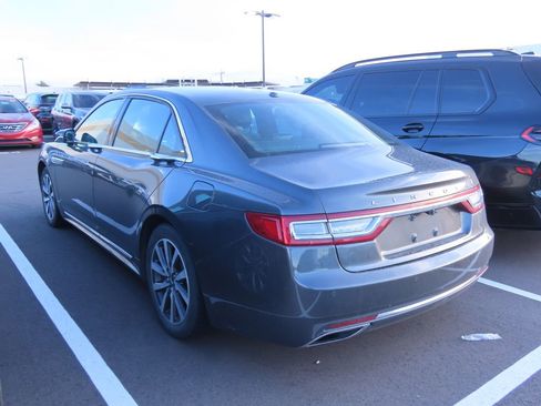 Used 2017 Lincoln Continental Premiere image 4