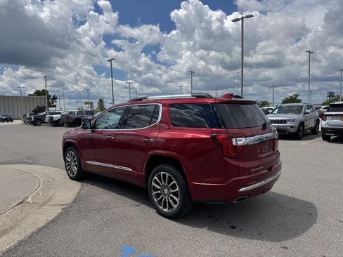 Used 2023 GMC Acadia Denali w/ Denali Ultimate Package AWD/4WD image 4
