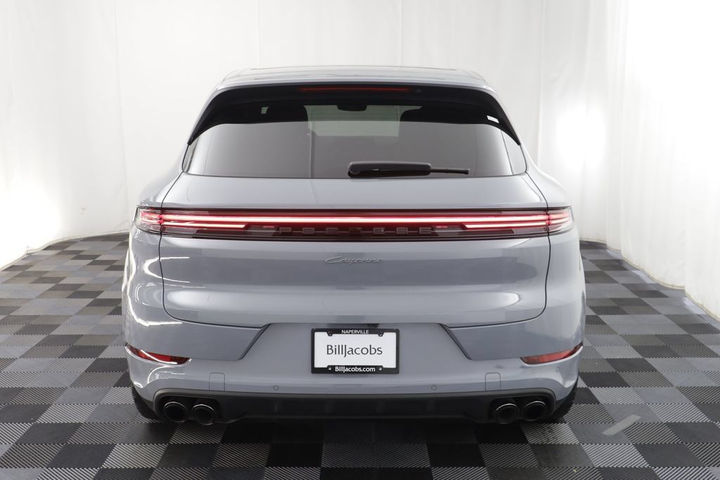 Used 2025 Porsche Cayenne AWD/4WD image 18