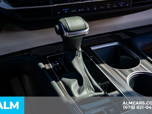 Used 2023 Toyota Sienna Platinum image 30