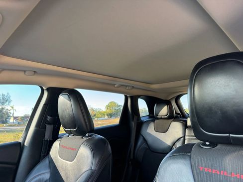 Used 2016 Jeep Cherokee Trailhawk w/ Comfort/Convenience Group image 25