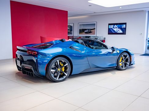 Used 2025 Ferrari SF90 Spider image 6
