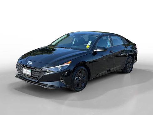 Used 2022 Hyundai Elantra SEL w/ Preferred Accessory Package FWD image 1