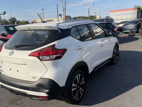 Used 2018 Nissan Kicks SR image 8