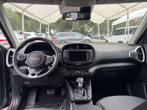 Used 2025 Kia Soul LX w/ LX Technology Package FWD image 31