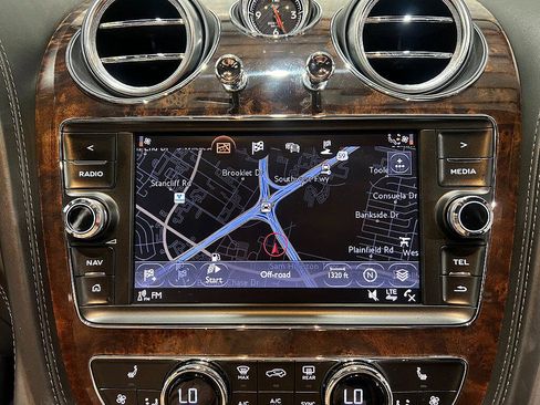 Used 2019 Bentley Bentayga image 37