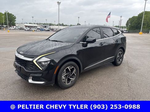 Used 2023 Kia Sportage LX image 3