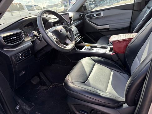 Used 2023 Ford Explorer XLT w/ Equipment Group 202A RWD image 8