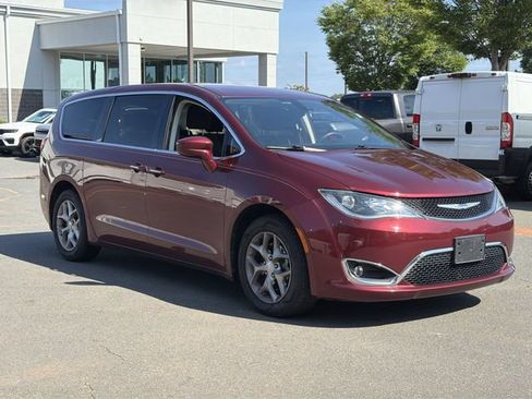 Used 2018 Chrysler Pacifica Touring Plus w/ Tire & Wheel Group FWD image 14