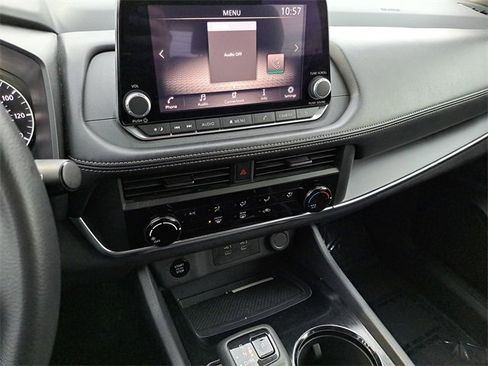 Used 2024 Nissan Rogue S image 13