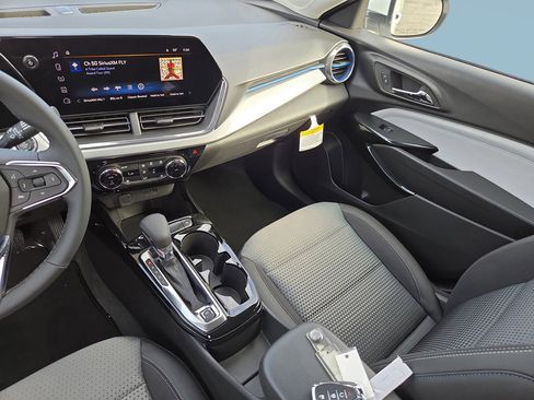 New 2026 Chevrolet Trax LT w/ Driver Confidence Package image 16