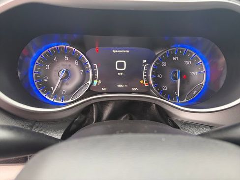 Used 2023 Chrysler Pacifica Touring-L FWD image 29