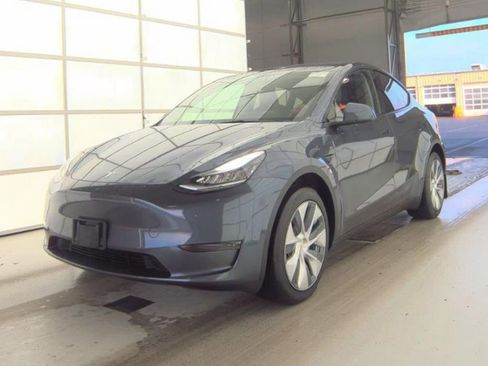 Used 2023 Tesla Model Y Long Range AWD/4WD image 2