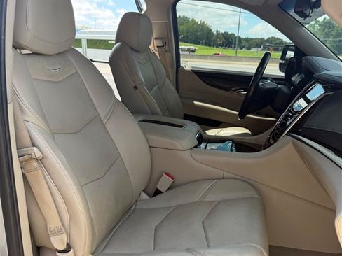 Used 2020 Cadillac Escalade Premium Luxury AWD/4WD image 33