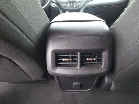 Used 2018 Chevrolet Equinox LT FWD image 30