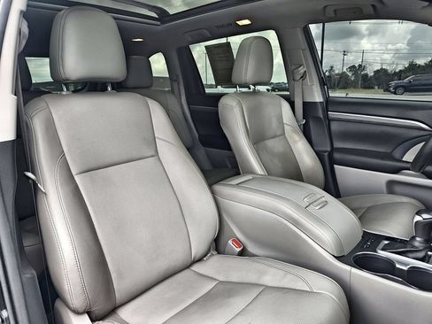 Used 2019 Toyota Highlander Limited Platinum AWD/4WD image 26