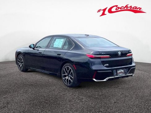 Used 2025 BMW 740i xDrive w/ Premium Package AWD/4WD image 9