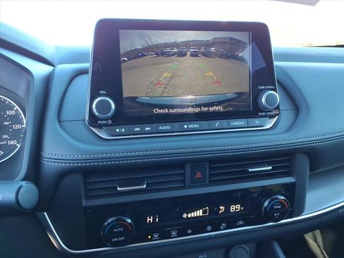 Used 2025 Nissan Rogue SV image 11